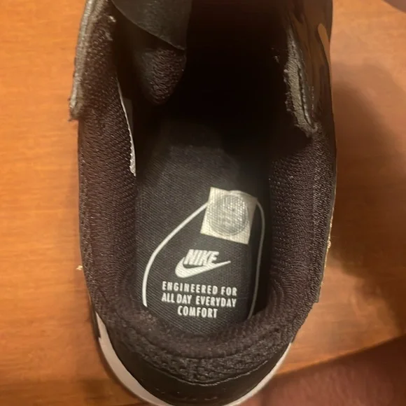 Nike Air Max Excee Women’s 7.5 Low Black Metallic Gold - Picture 8 of 8